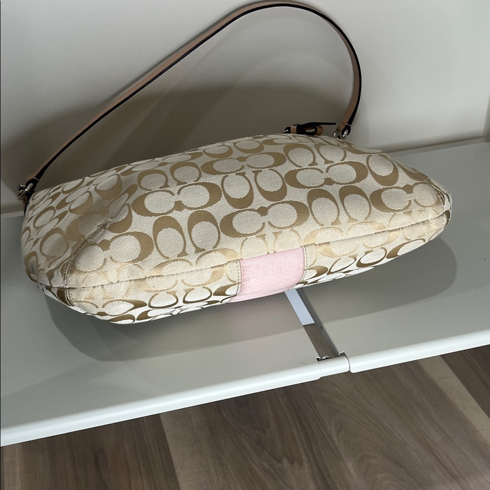 Coach Signature Beige and Pink Shoulder Bag - Picture 5 of 15